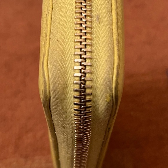 💯Gucci Neon Yellow Pebbled Leather Zippy Wallet w/Bamboo Pull/Dust Bag/Gift Box - Picture 13 of 17